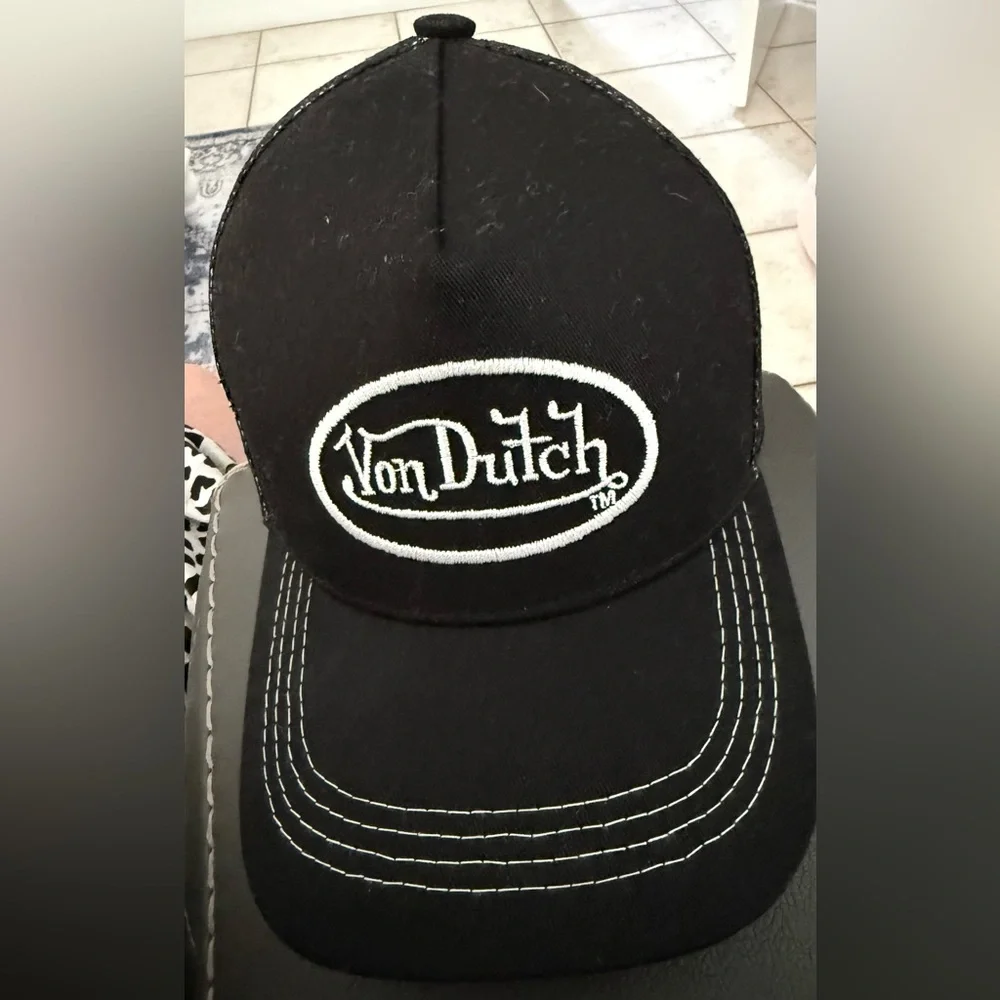 Von Dutch Black Mesh Trucker Cap - Picture 1 of 3